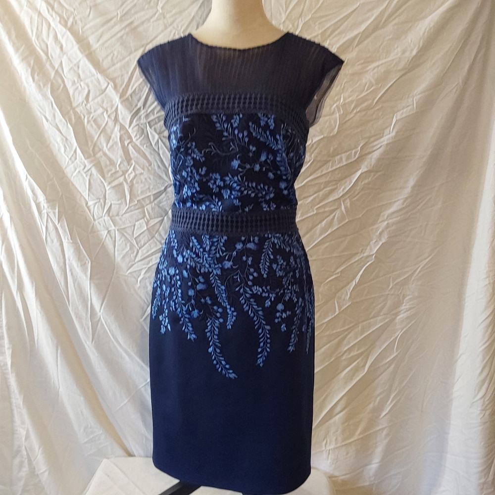 NWOT Tadashi Shoji Evening Blue /Navy with Royal Blue Floral Design Size 6